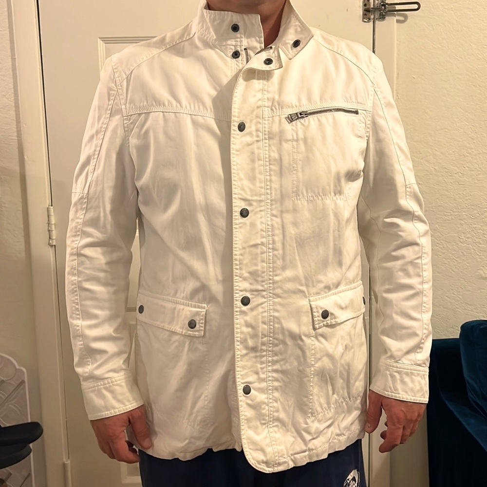 Express stylish elegant shirt jacket, soft and comfortable.